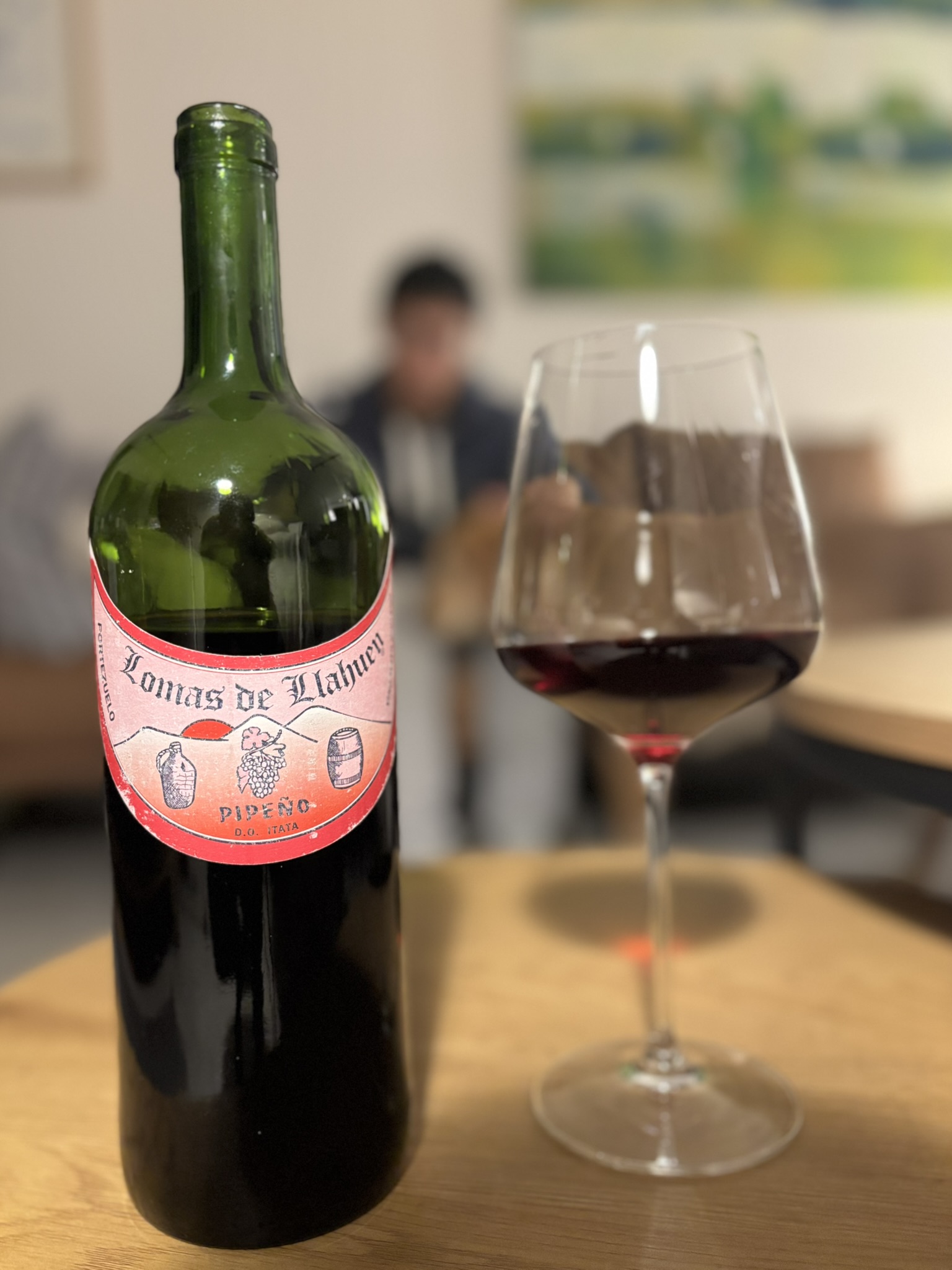 Lomas de LlahuenのパイスのワインであるPipeño