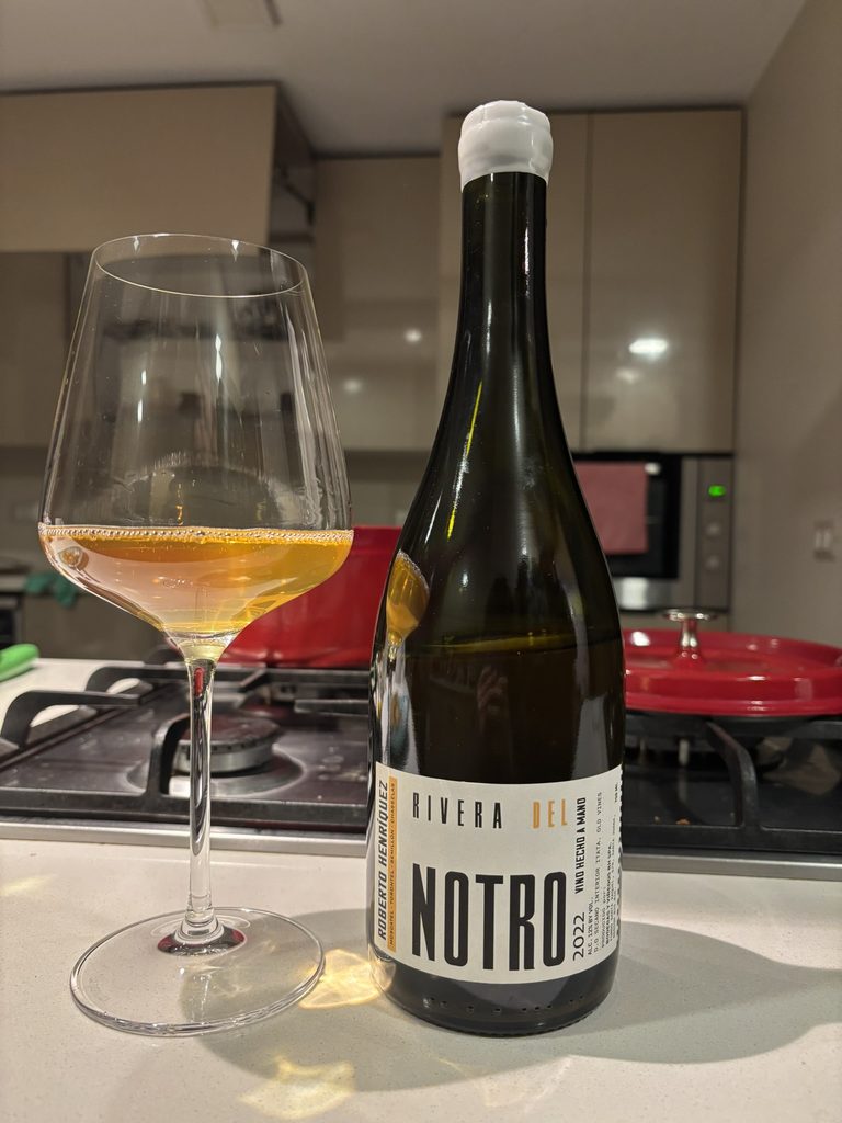 Roberto HenriquezによるチリのオレンジワインRivera del Notro Naranjo